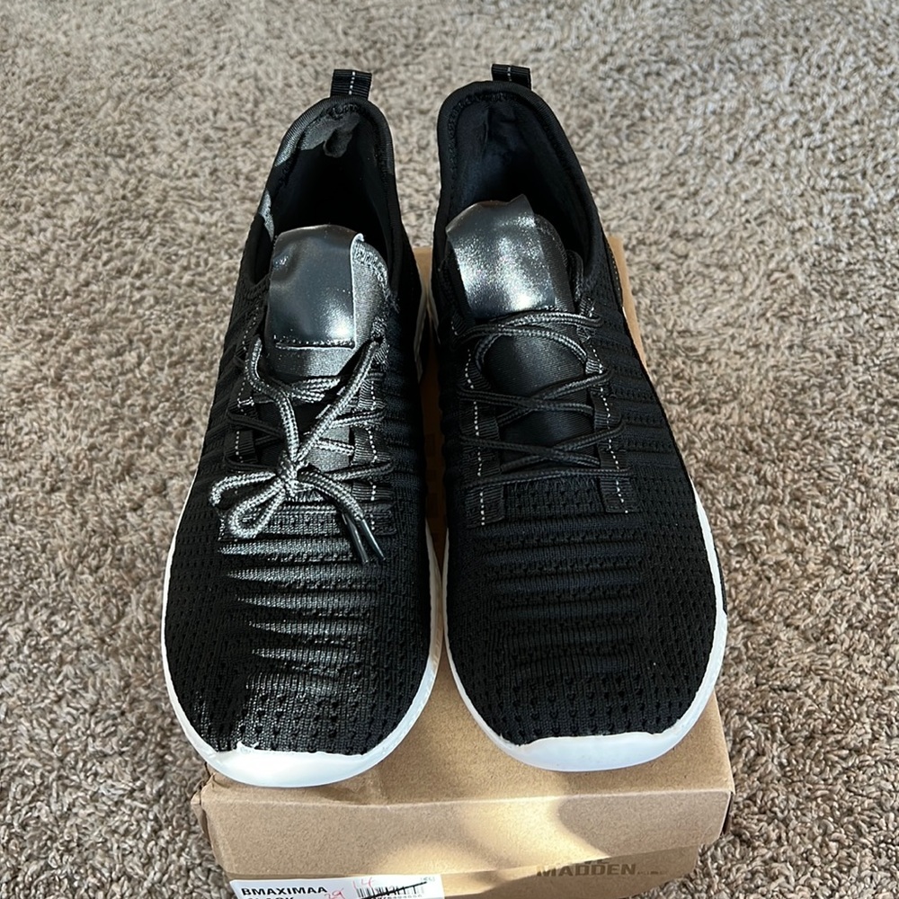 Steve Madden Boys Sneaker Size 7